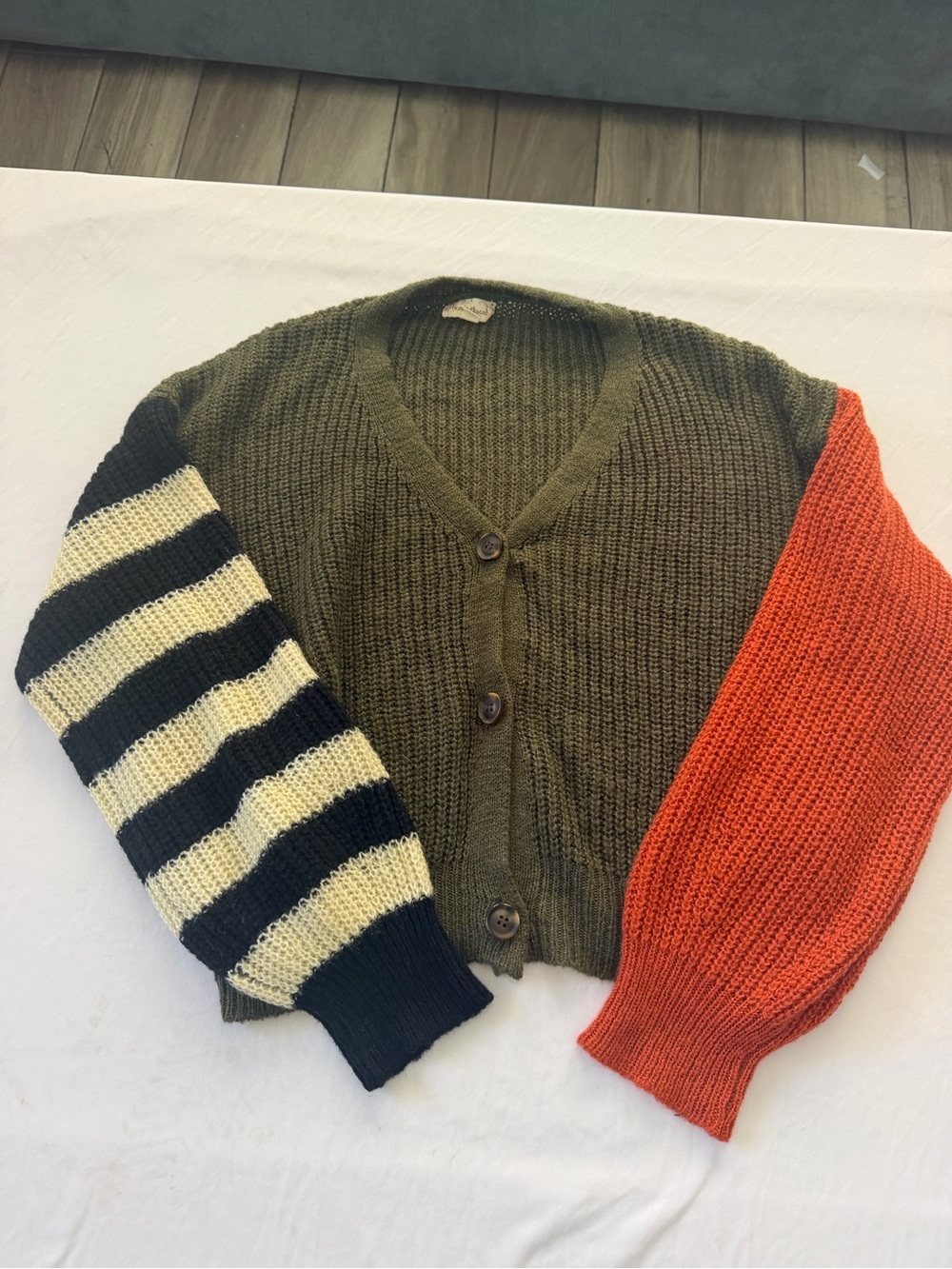 Hem & Thread Olive Green Colorblock Cropped Cardigan – Mismatched Sleeves size M